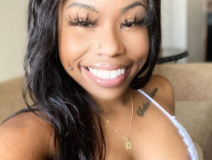 Inside OnlyFans: 4 Women Share Their Experiences On The Platform - Naïra